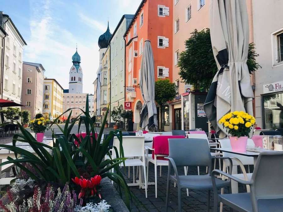 Fußgängerzone Rosenheim mit Eiscafé San Marco